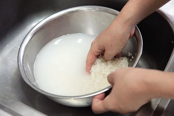 Ne öntsd el a vizet, amelybe rizst főztél, van egy rendkívüli felhasználási módja, amiről eddig nem tudtál