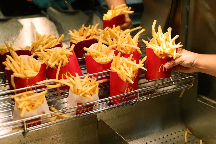 Ezzel a veszélyes vegyszerrel kezelik a McDonald’s sült krumplijához felhasznált burgonyákat!