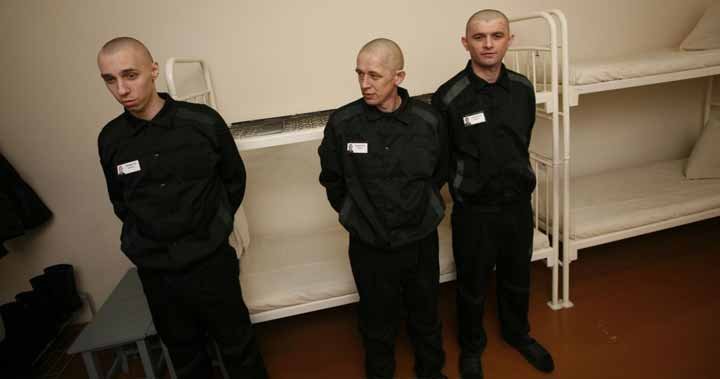Az ikrek, akik átverték az orosz büntetési rendszert!