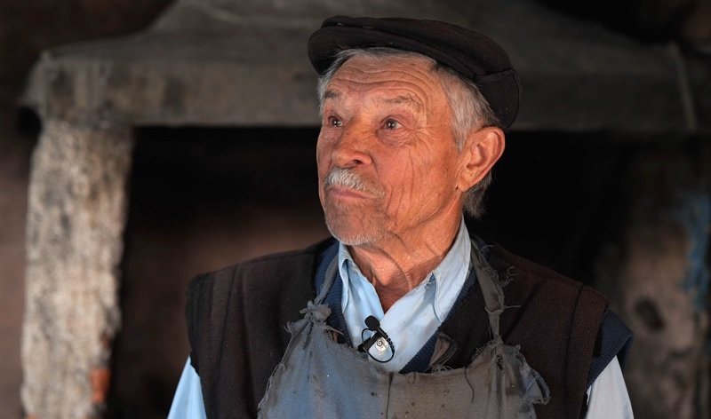 „Most a leányok udvarolnak a legényeknek” - A 80 éves erdélyi Berci bácsi mesél a régi időkről