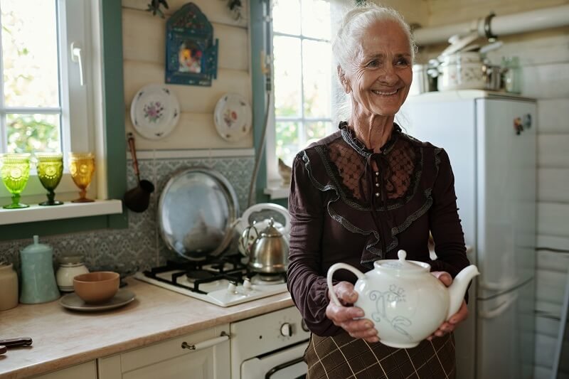 A teljes nyugdíját arra költötte az idős nő, hogy a hajléktalanoknak vacsorát készítsen - egy nap olyan történt, amire nem számított