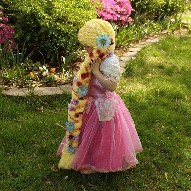 Az anyuka mesés "hercegnő" parókákat készít kislányoknak, akik a kemoterápia miatt elvesztették a hajukat